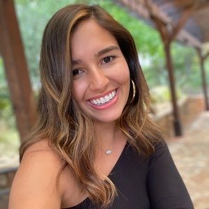 Meet your Posher, Daniela